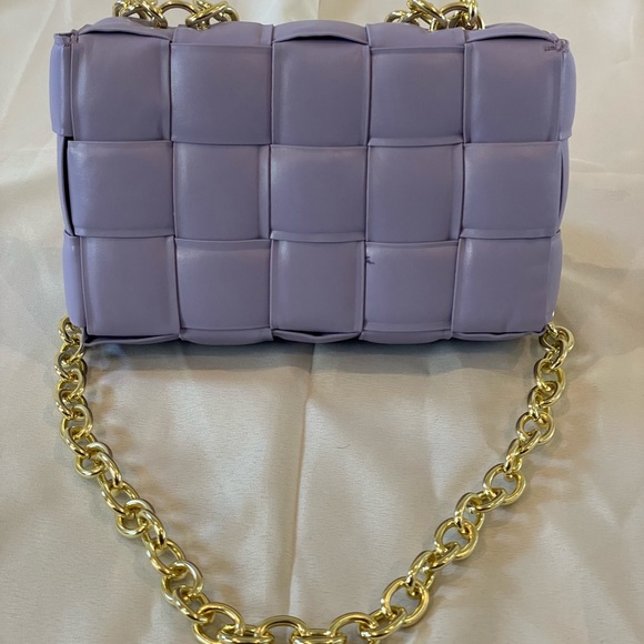 Purple weave handbag with gold chain hardware - Picture 3 of 4